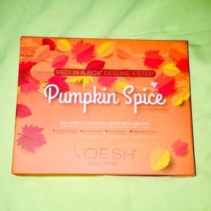 Halloween pumpkin spice pedicure kit
